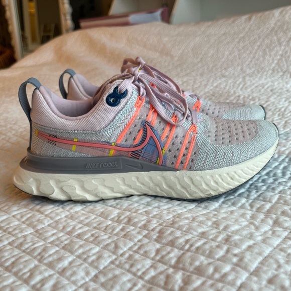 Nike React Infinity Run Flyknit 2 - Picture 2 of 5